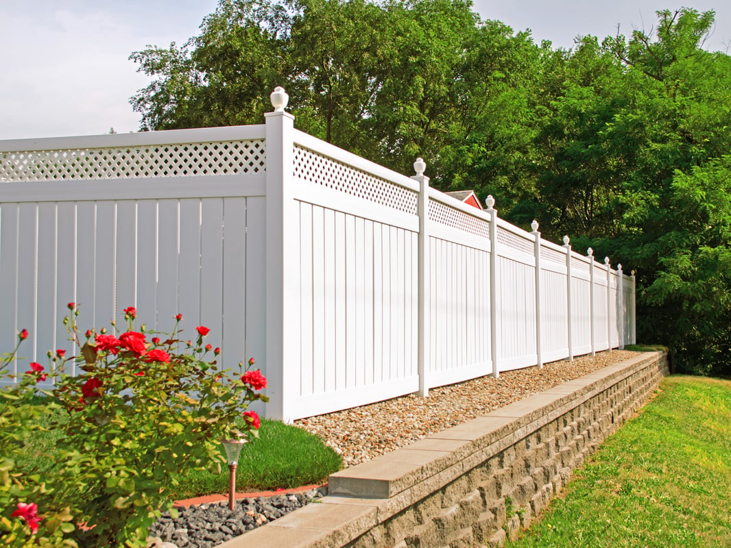 New White vinyl fence